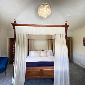 Four Poster Room King Bed